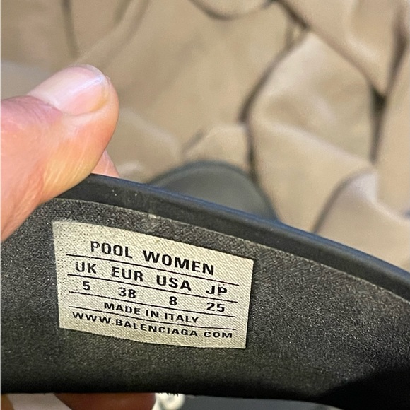 Balenciaga women pool slides - Picture 2 of 7